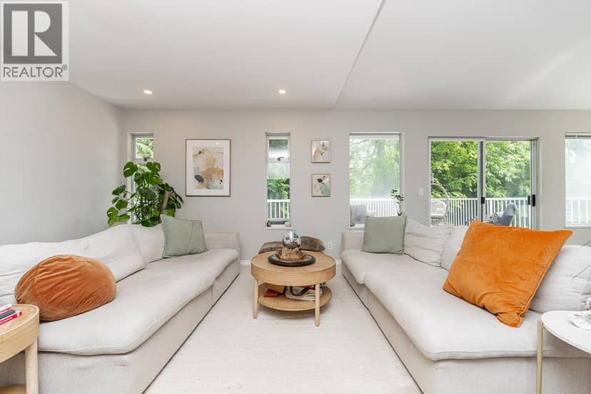 1221 ROCHESTER AVENUE, Coquitlam
