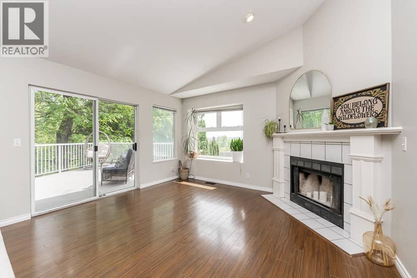 1221 ROCHESTER AVENUE, Coquitlam, photo 2