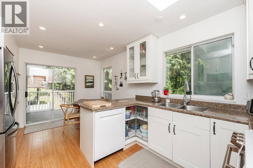 1221 ROCHESTER AVENUE, Coquitlam, photo 3