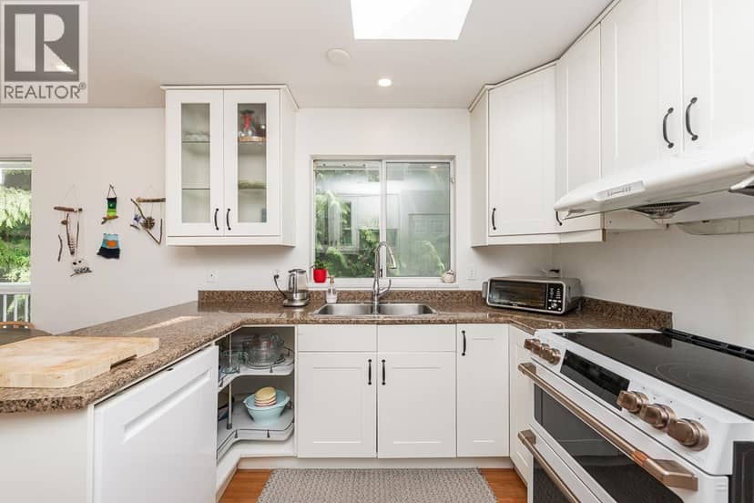 1221 ROCHESTER AVENUE, Coquitlam, photo 4