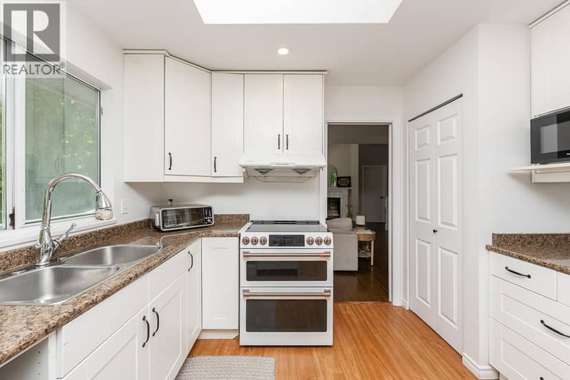 1221 ROCHESTER AVENUE, Coquitlam, photo 5