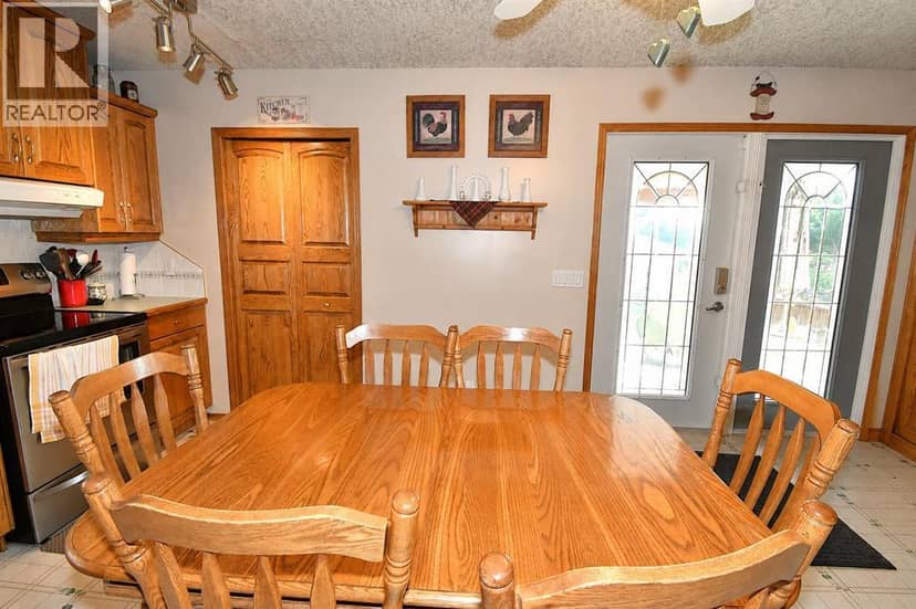 39 Chinook Road W — photo 10 of 40