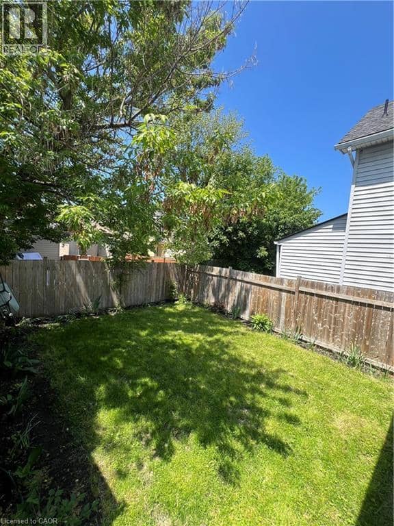 179 VINE Street S — photo 13 of 16