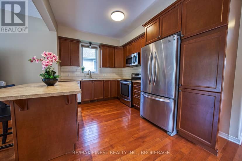 1017 Woodhaven Drive — photo 12 of 40