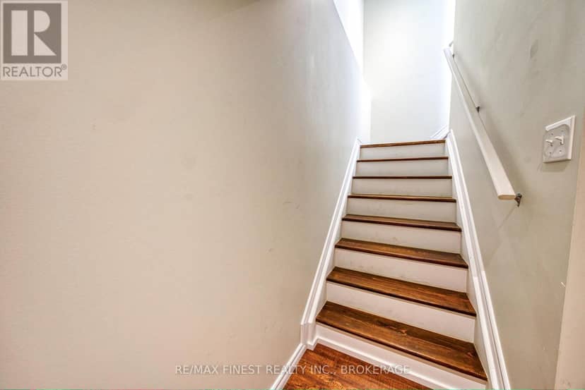 1017 Woodhaven Drive — photo 29 of 40