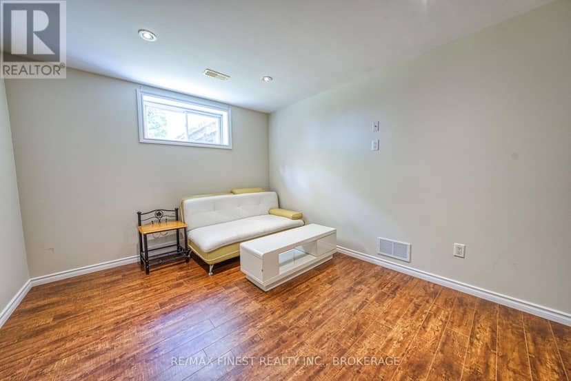 1017 Woodhaven Drive — photo 32 of 40