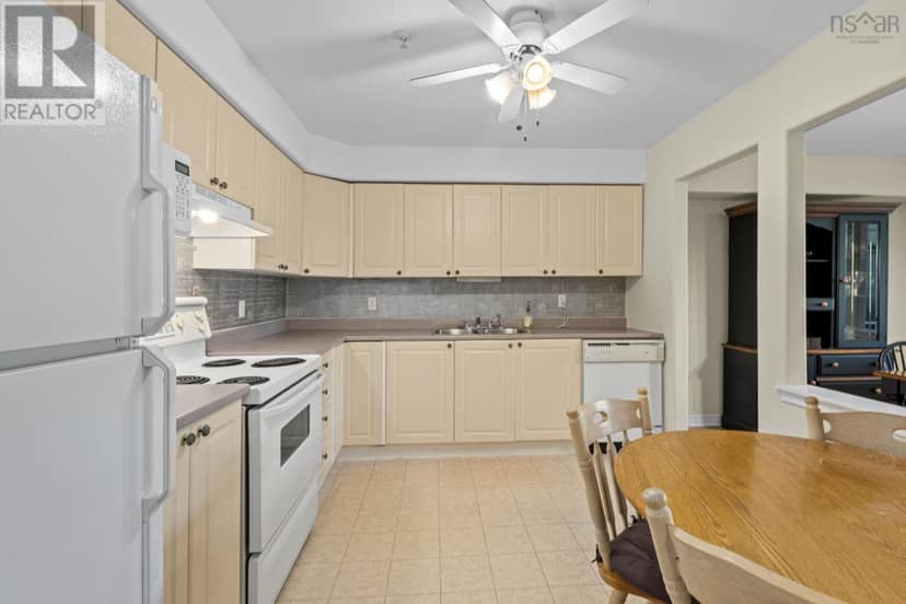 301 2 Lake Drive, Bedford, photo 5
