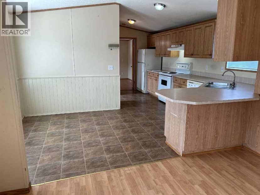 28 Maple Drive W, Brooks, photo 7