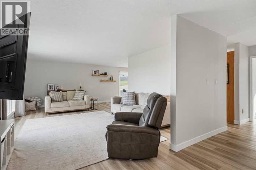 210 3 Avenue, Paradise Hill, photo 8