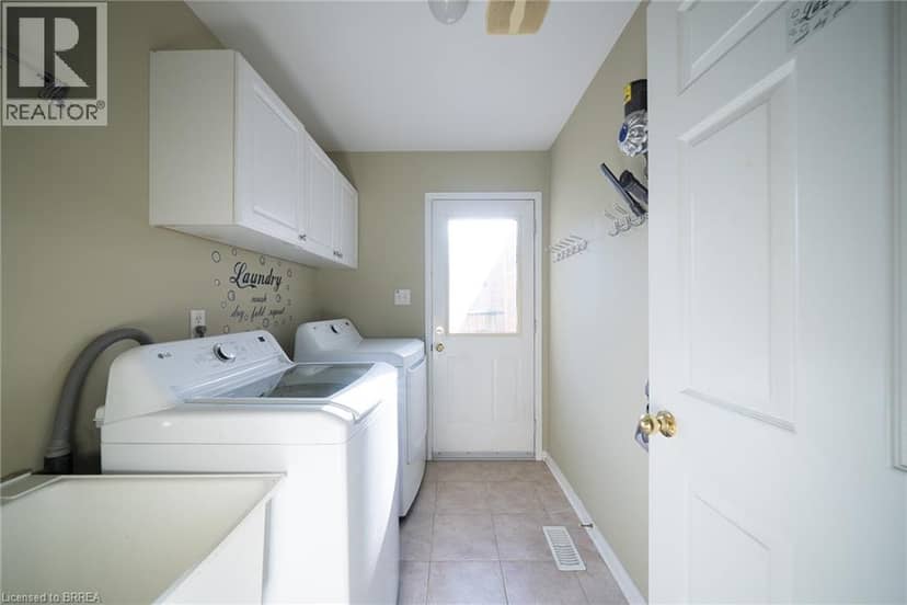 51 WEBB Avenue — photo 15 of 40