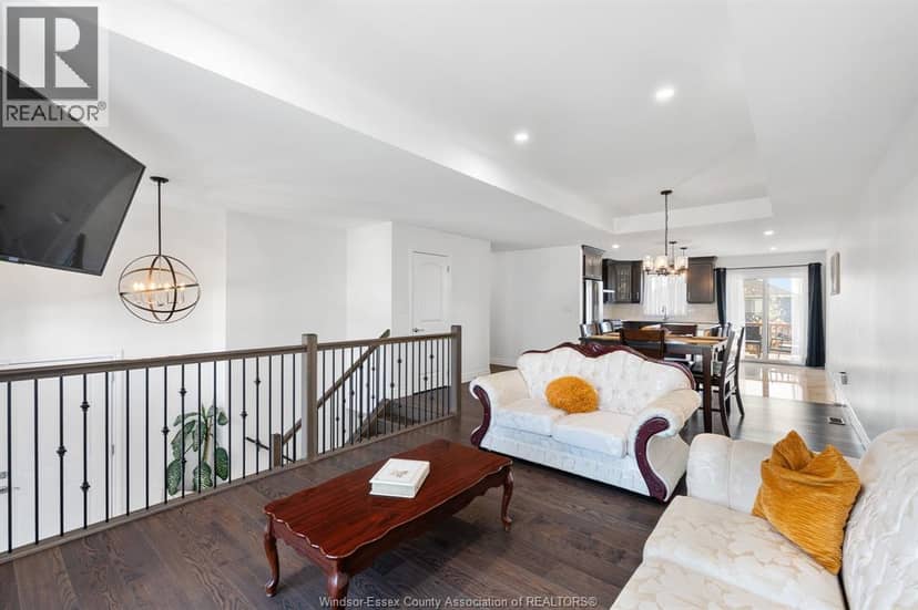 208 Clarke — photo 7 of 40