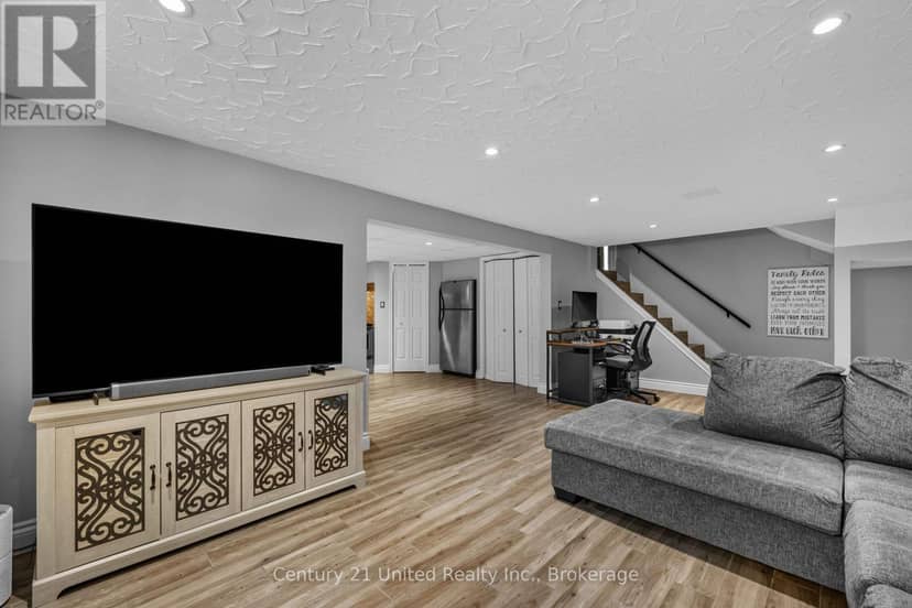 214 Hillview Drive — photo 31 of 40