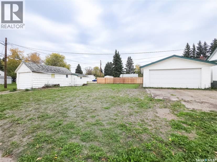 202 6th AVENUE E, Melville, photo 3