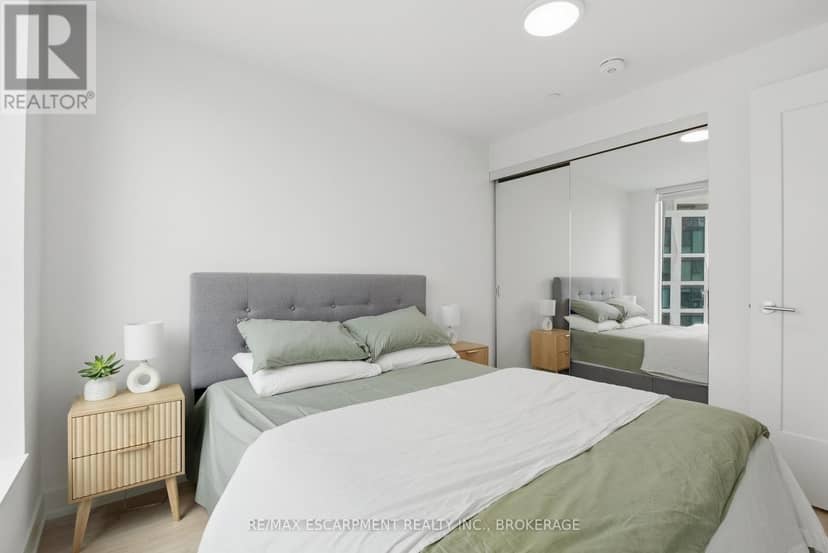 2010 - 60 Central Park Road Way — photo 16 of 40