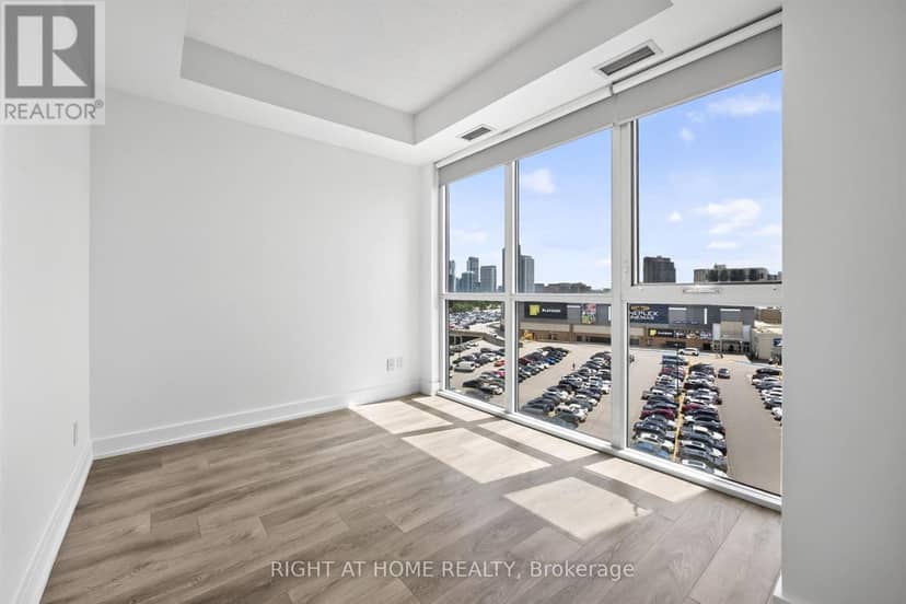 712 - 128 Fairview Mall Drive — photo 12 of 32