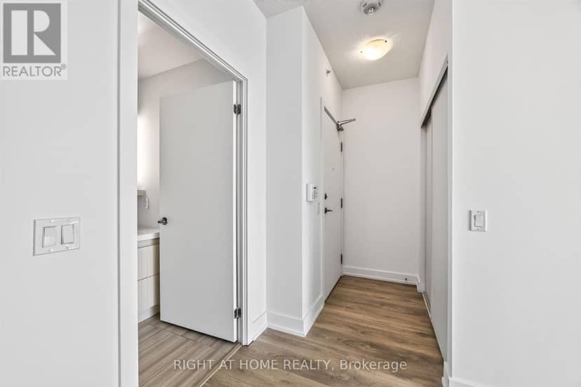 712 - 128 Fairview Mall Drive, Toronto, photo 4