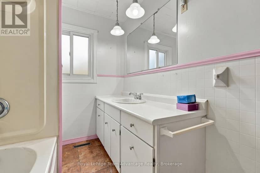 55 Highland Crescent — photo 21 of 35