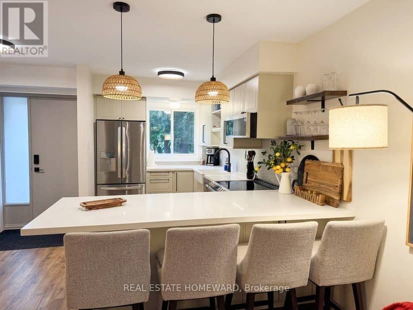 130 Escarpment Crescent — photo 4 of 16