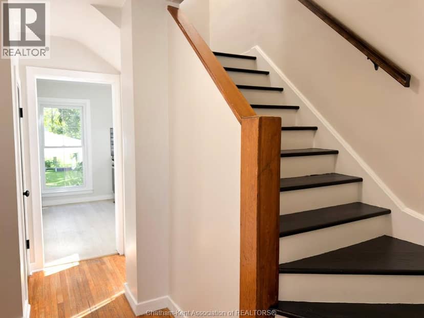 22 Dovercourt STREET — photo 12 of 38
