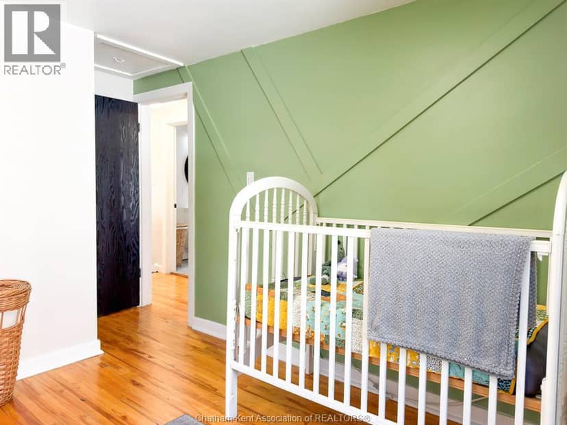 22 Dovercourt STREET — photo 19 of 38