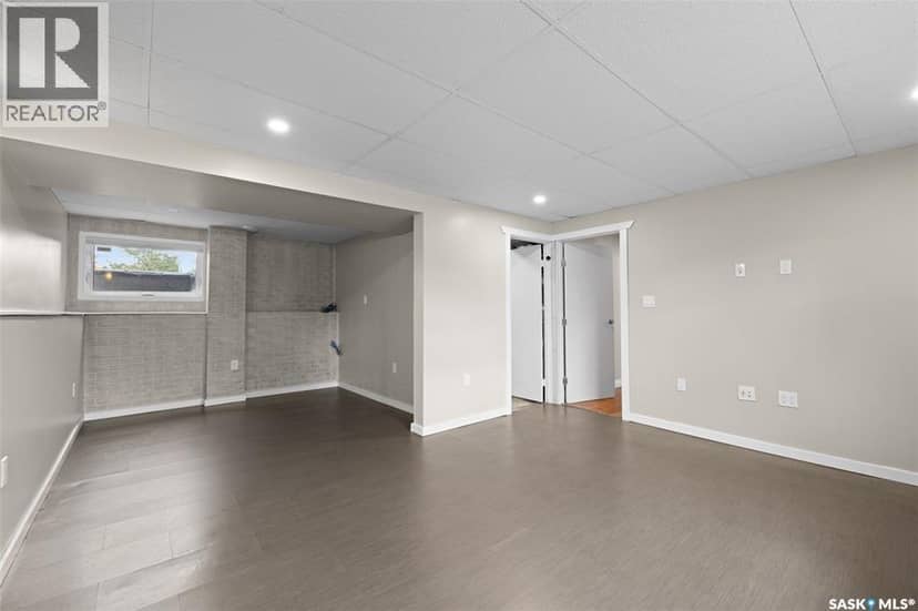 1538 Spadina Street W — photo 24 of 40