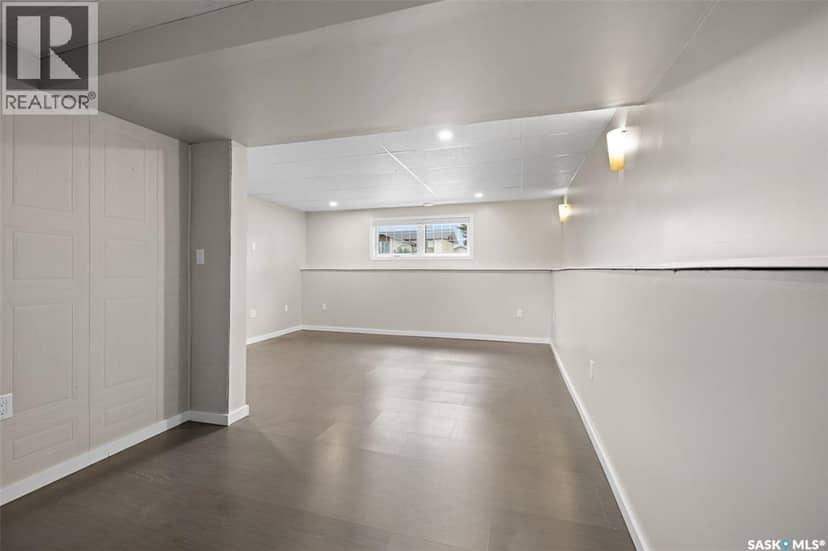 1538 Spadina Street W — photo 26 of 40