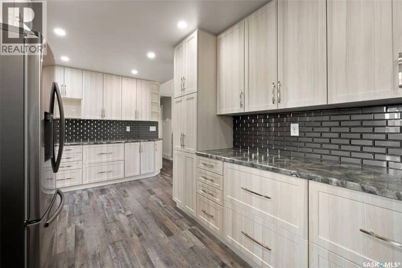 1538 Spadina Street W — photo 12 of 40