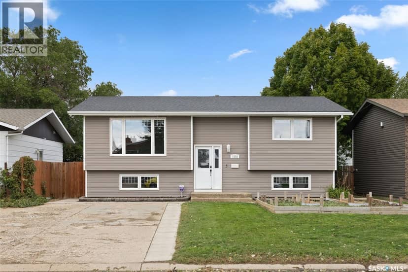 1538 Spadina Street W, Moose Jaw, photo 2