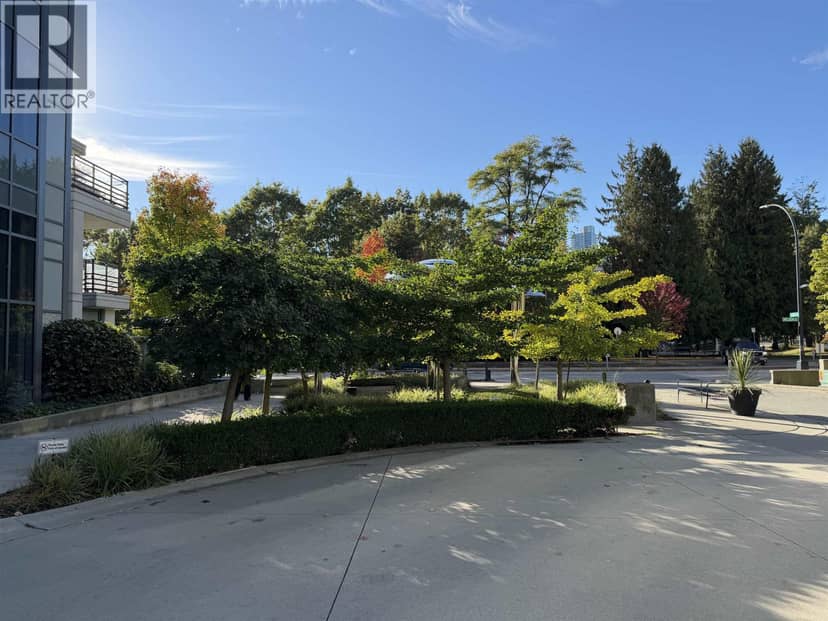 2004 4900 LENNOX LANE, Burnaby, photo 2