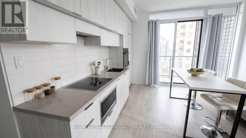 505 - 8 Eglinton Avenue E — photo 2 of 28