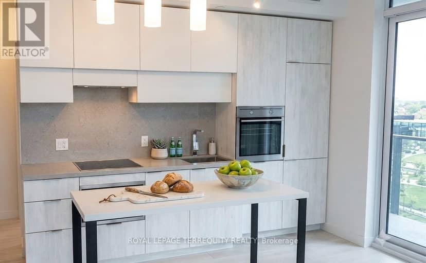505 - 8 Eglinton Avenue E — photo 3 of 28