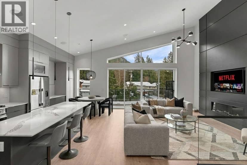 41717 GOVERNMENT ROAD, Squamish