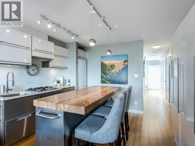 605 718 MAIN STREET, Vancouver