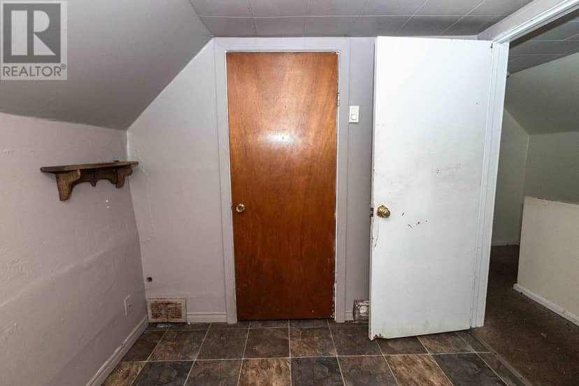 178 Dennis ST — photo 21 of 25