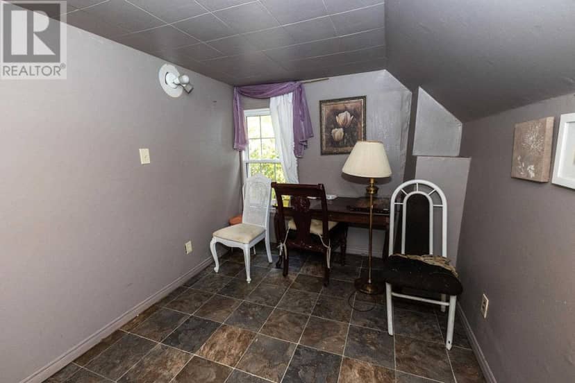178 Dennis ST — photo 20 of 25