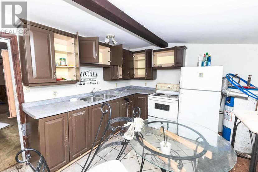 178 Dennis ST — photo 11 of 25