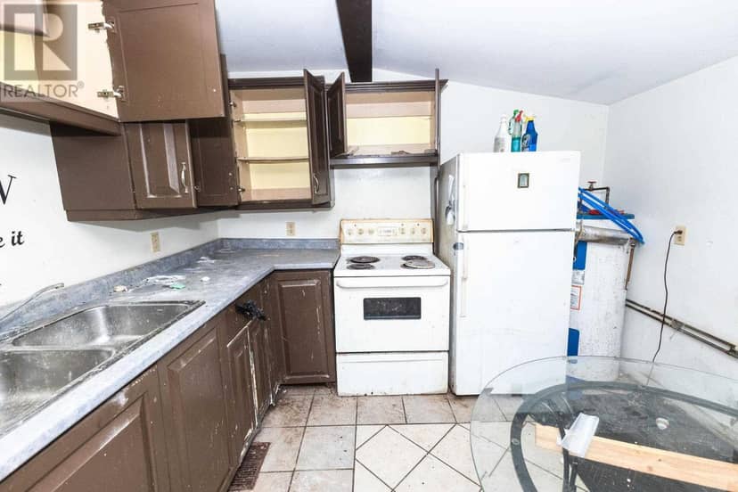 178 Dennis ST — photo 15 of 25
