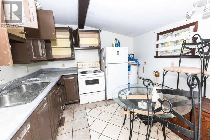 178 Dennis ST — photo 10 of 25