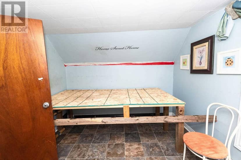 178 Dennis ST — photo 18 of 25