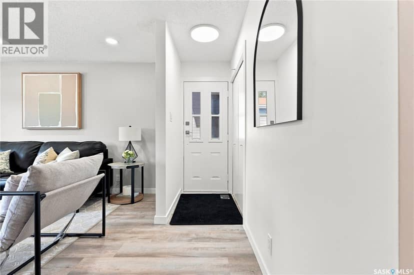 607 Lenore DRIVE — photo 3 of 40
