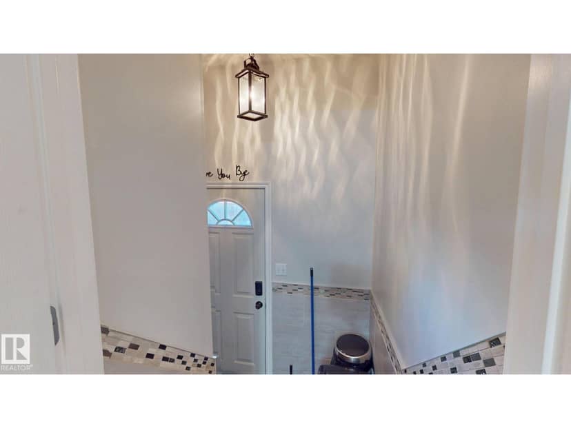 4738 49 ST — photo 35 of 40