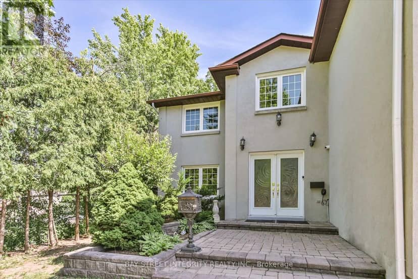151 Old Surrey Lane, Richmond Hill, photo 2