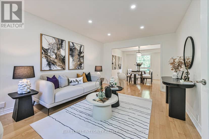 151 Old Surrey Lane, Richmond Hill, photo 5