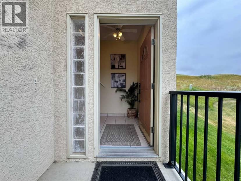 33 Canyon Court W, Lethbridge, photo 2