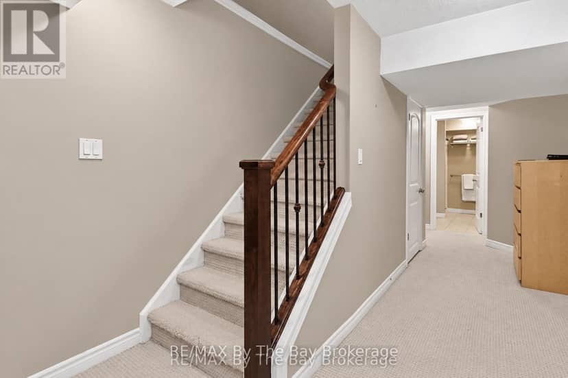 50 Silver Glen Boulevard — photo 25 of 40