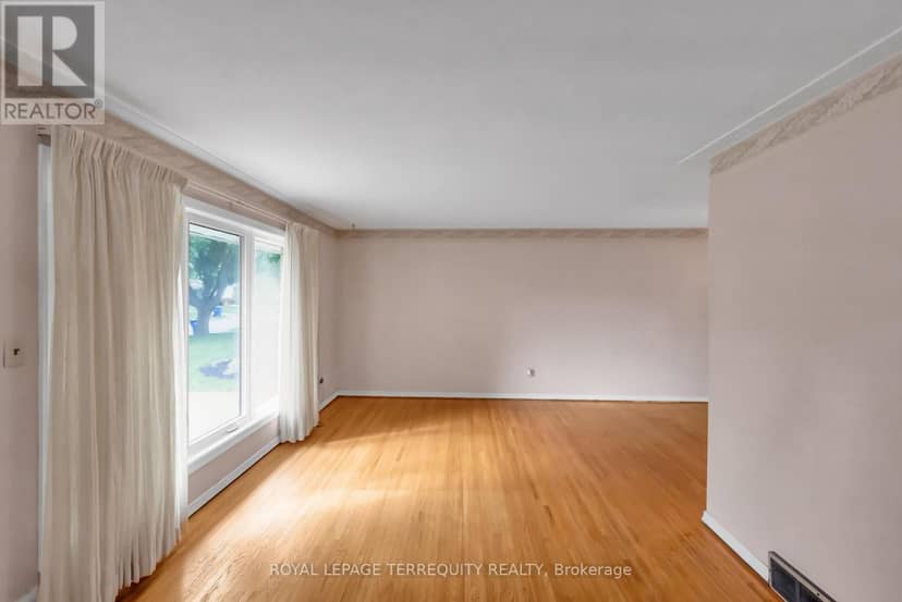 126 Partridge Crescent — photo 15 of 37