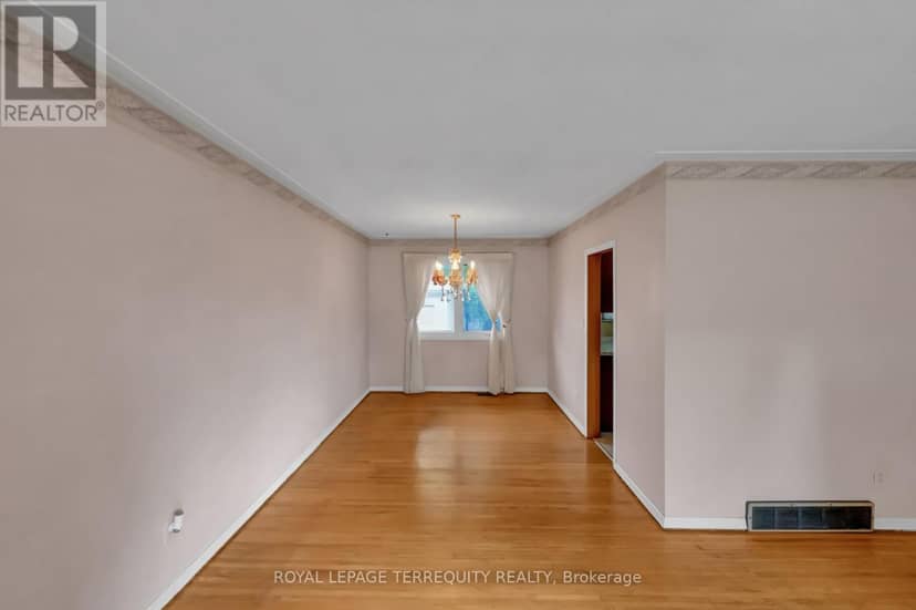 126 Partridge Crescent — photo 17 of 37