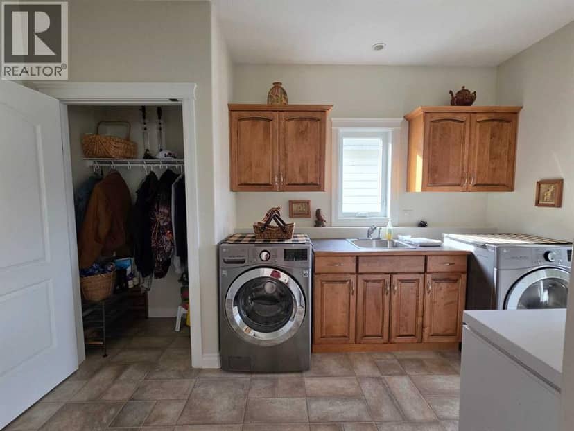 725 27 Street — photo 16 of 40