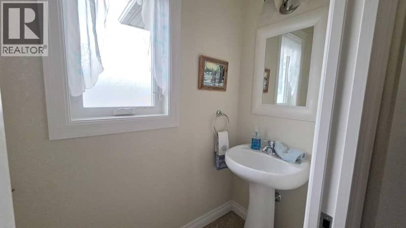 725 27 Street — photo 17 of 40