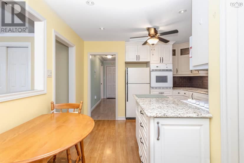 11 MacLean Street — photo 10 of 33